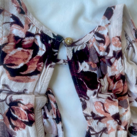 2 for $20 KENDALL & KYLIE FLORAL ROMPER 3 for $25 - Picture 3 of 4